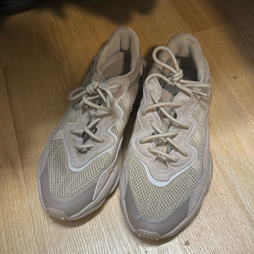 Adidas Ozweego
Mint condition 
Barely worn